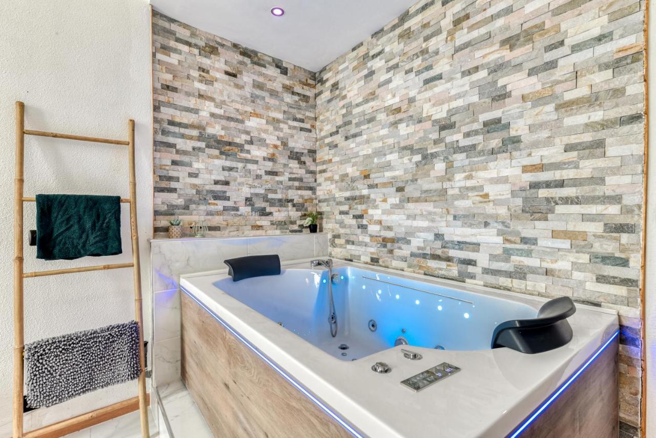 Parenthese Occitane -Wifi - Balneo- Parking Gratuit - Netflix Apartment Carcassonne Luaran gambar