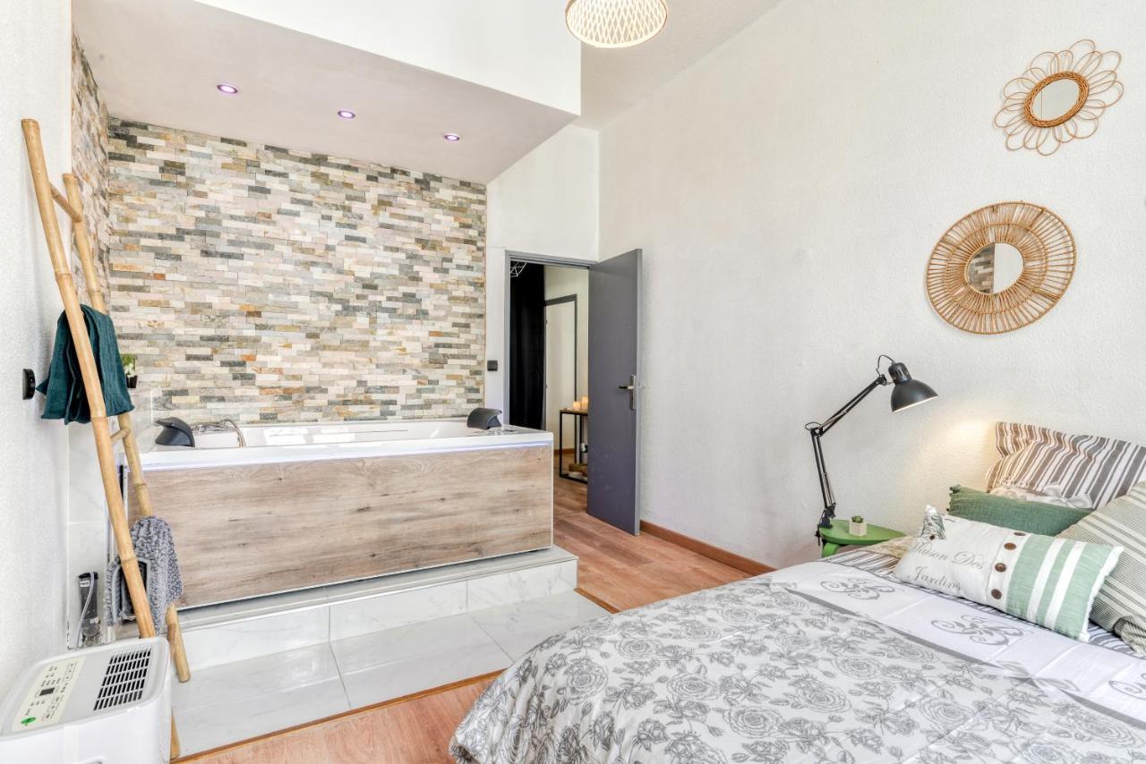 Parenthese Occitane -Wifi - Balneo- Parking Gratuit - Netflix Apartment Carcassonne Luaran gambar