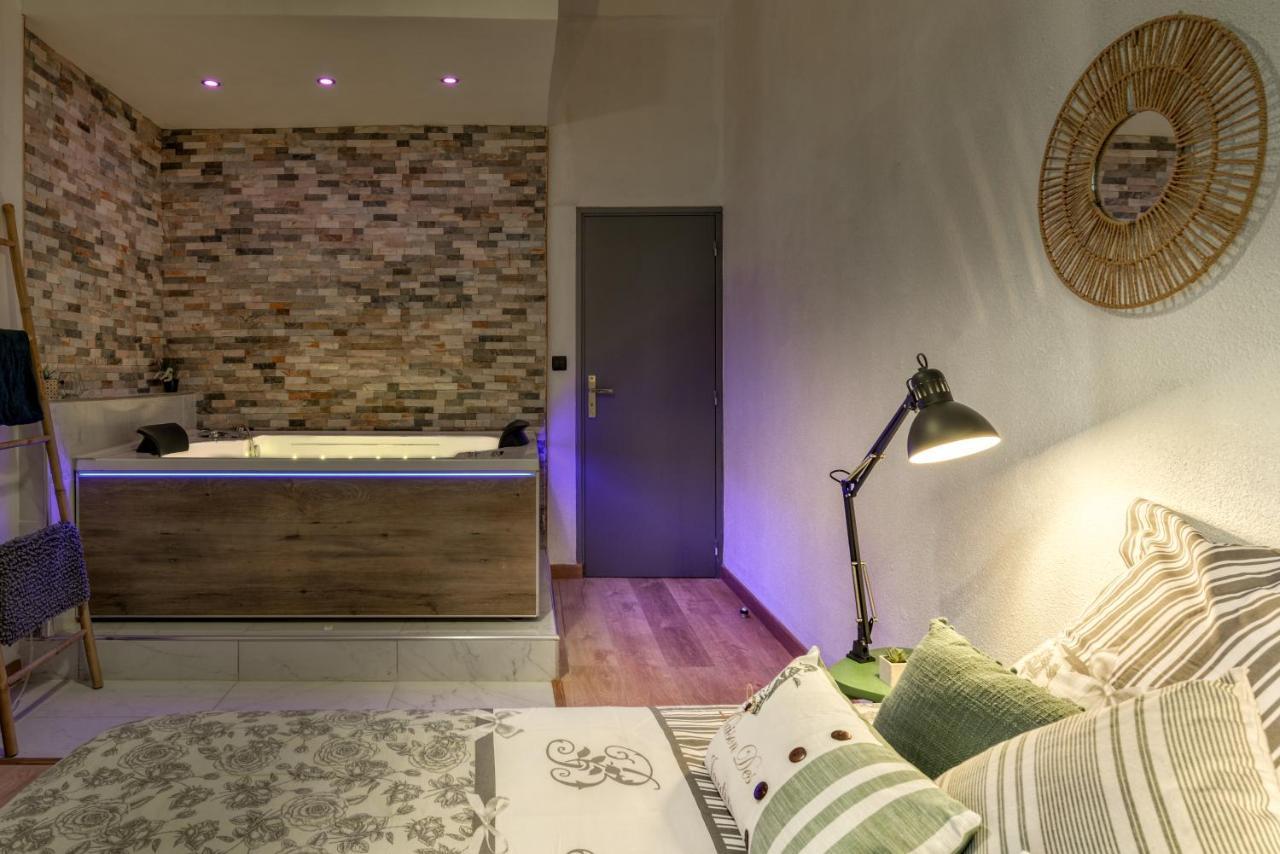 Parenthese Occitane -Wifi - Balneo- Parking Gratuit - Netflix Apartment Carcassonne Luaran gambar